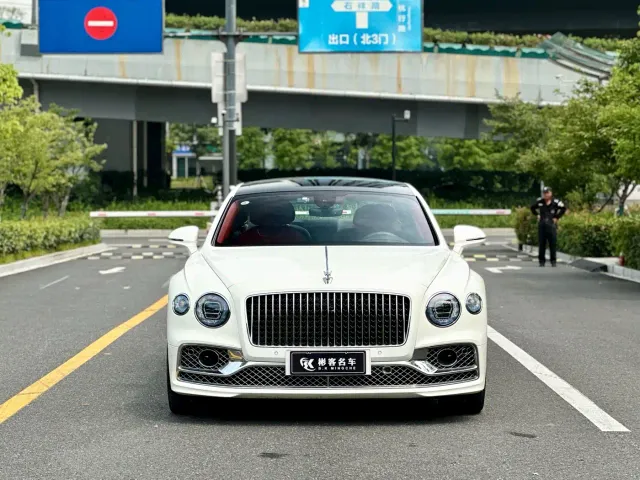 Bentley Flying Spur — Фото автомобиля 2