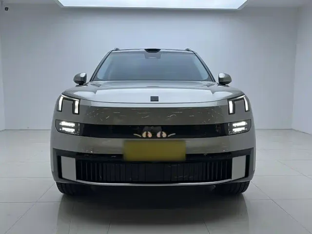 Lynk & Co 900 — Фото автомобиля 3