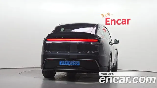 Tesla Model Y — Фото автомобиля 3