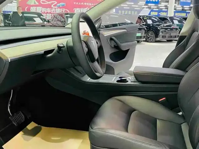 Tesla Model Y — Фото автомобиля 8