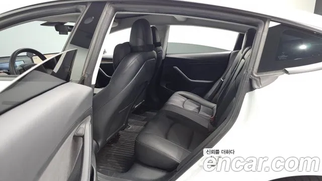 Tesla Model 3 — Фото автомобиля 10