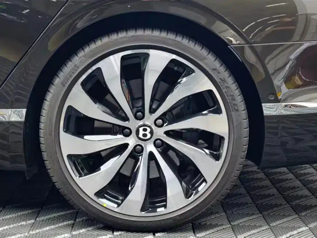 Bentley Flying Spur — Фото автомобиля 8