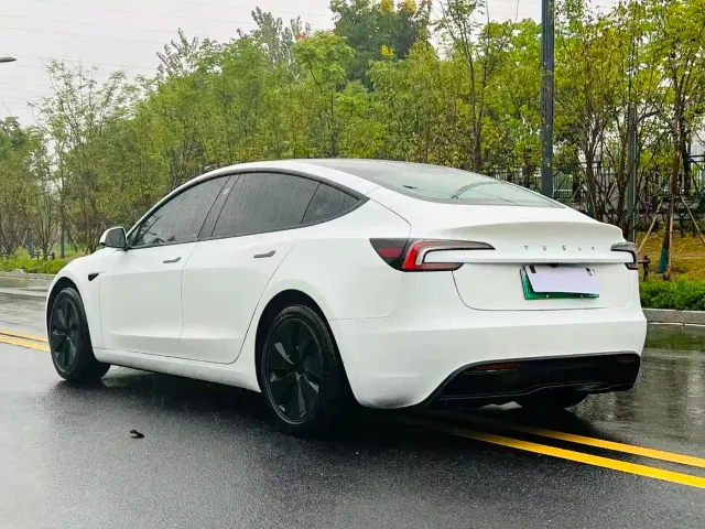 Tesla Model 3 — Фото автомобиля 7