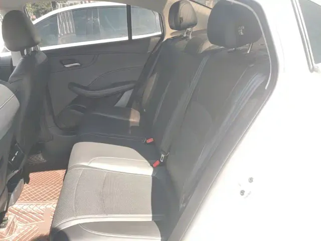 Roewe i5 — Фото автомобиля 16