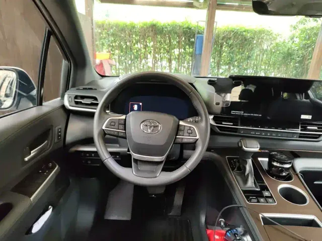 Toyota Granvia — Фото автомобиля 2