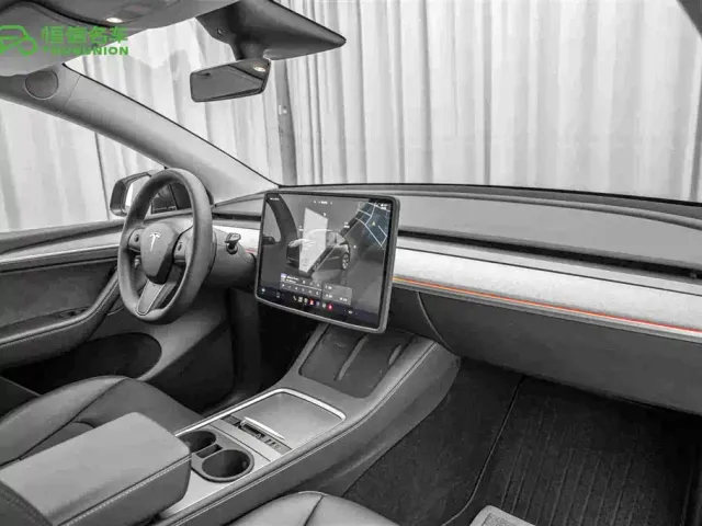 Tesla Model Y — Фото автомобиля 14