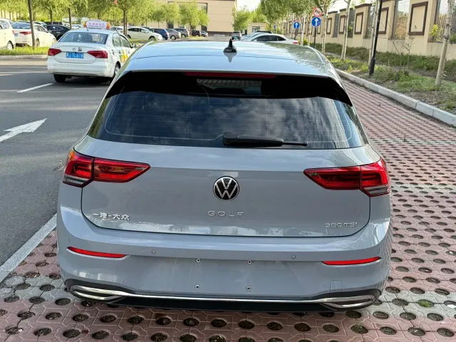 Volkswagen Golf — Фото автомобиля 5