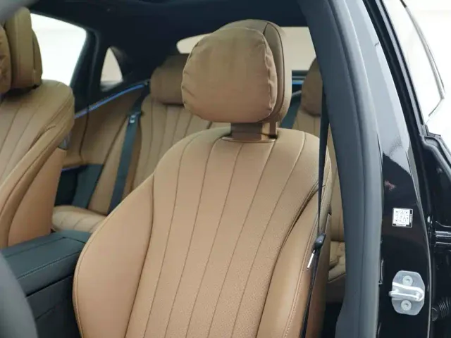 Mercedes-Benz E-Class — Фото автомобиля 11