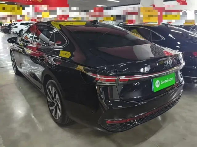 Volkswagen Passat — Фото автомобиля 4