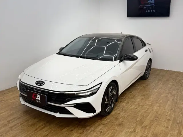 Hyundai Elantra — Фото автомобиля 3