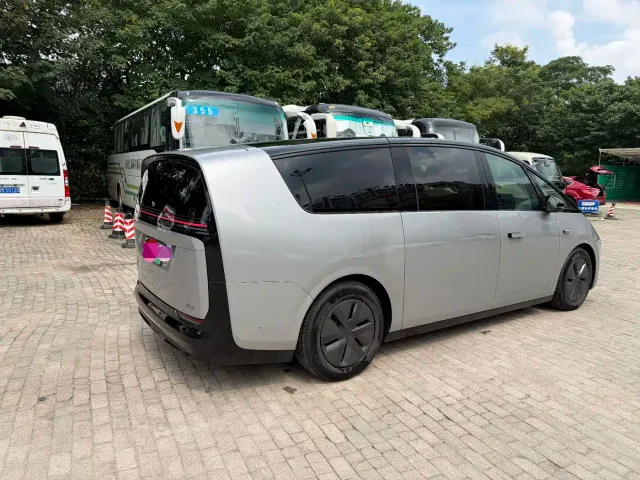 Li Auto MEGA — Фото автомобиля 8