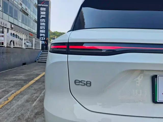 Nio ES8 — Фото автомобиля 18