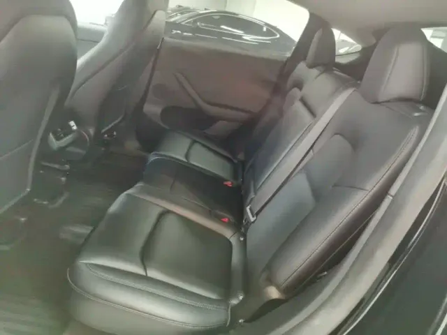 Tesla Model Y — Фото автомобиля 16
