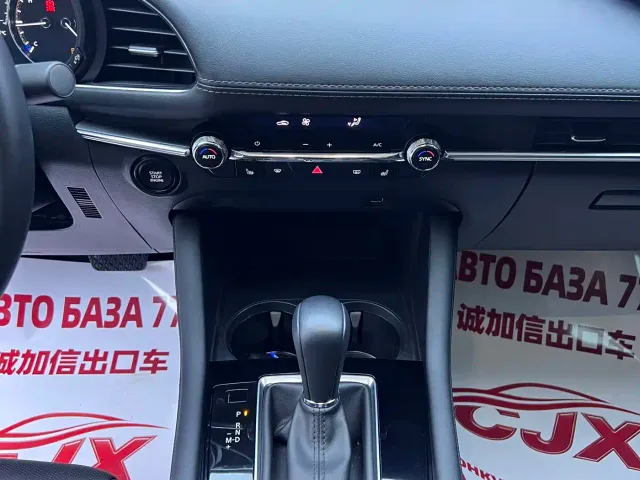 Mazda Axela — Фото автомобиля 11