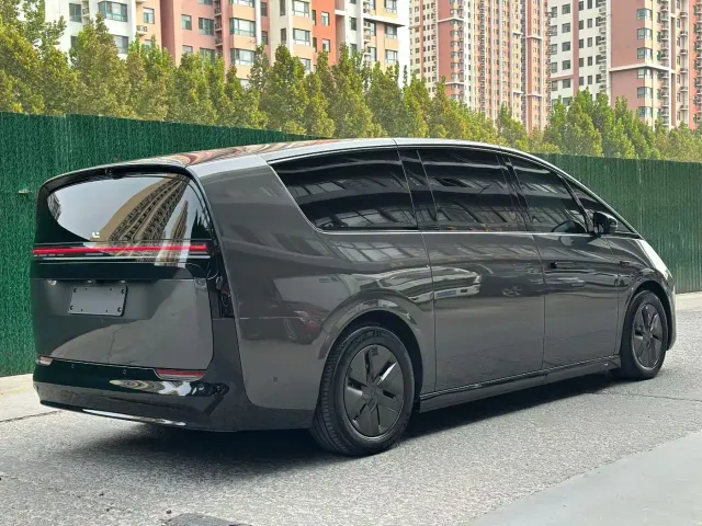 Li Auto MEGA — Фото автомобиля 4