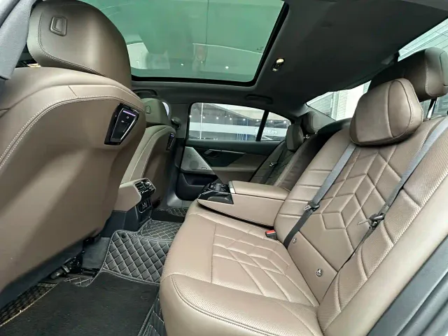 BMW 5 Series — Фото автомобиля 10