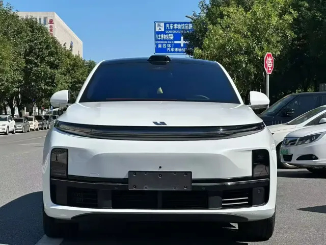 Li Auto L7 — Фото автомобиля 2