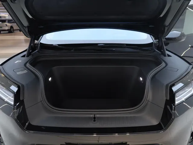 Nio ES8 — Фото автомобиля 2