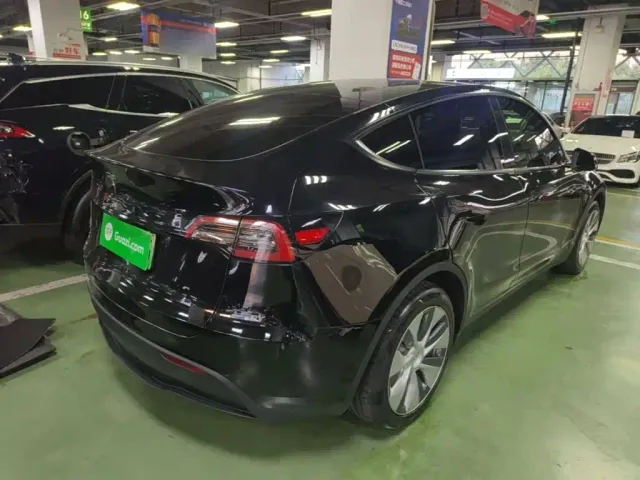 Tesla Model Y — Фото автомобиля 6
