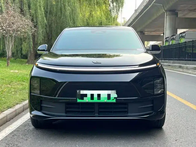 Li Auto Li Auto L6 2024 Pro — Фото автомобиля 3