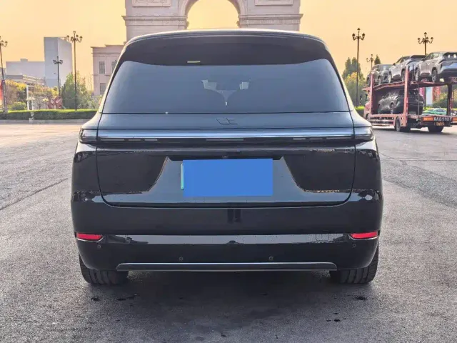 Li Auto L9 — Фото автомобиля 16