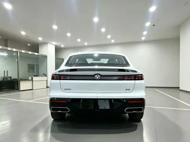 Changan Eado — Фото автомобиля 8