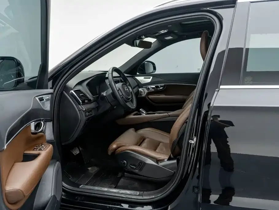 Volvo Volvo XC90 Plug-in Hybrid 2022 E-Drive Hybrid T8 Smart Premium Luxury 7-Seater — Фото автомобиля 9