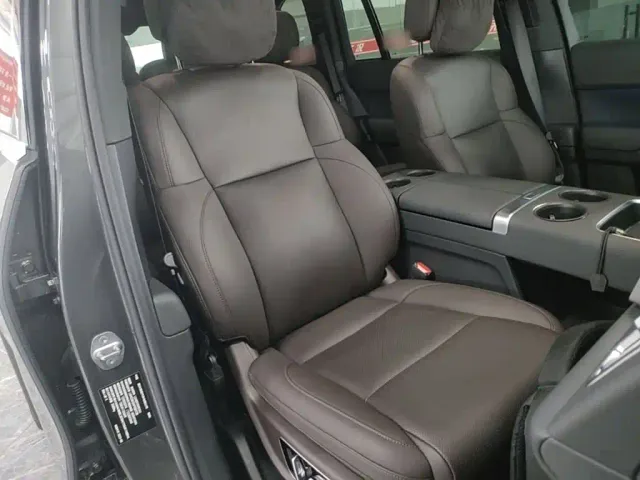 Li Auto L8 — Фото автомобиля 24