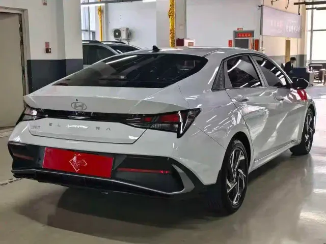 Hyundai Elantra — Фото автомобиля 20