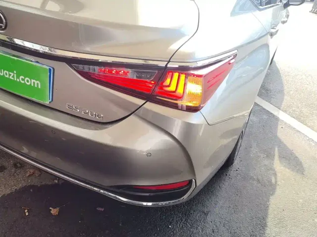 Lexus ES — Фото автомобиля 7