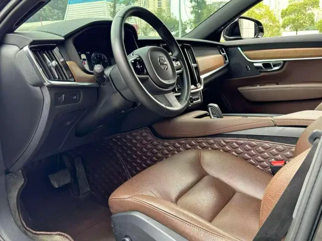 Volvo S90 — Фото автомобиля 4