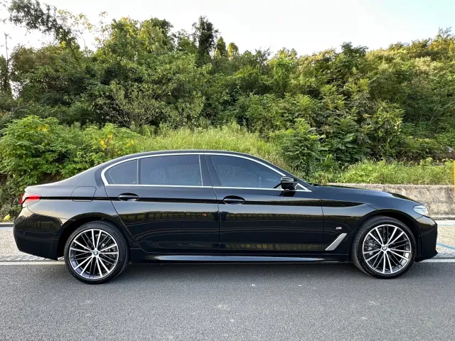 BMW 5 Series — Фото автомобиля 4