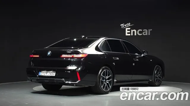 BMW 7 Series G70 — Фото автомобиля 2