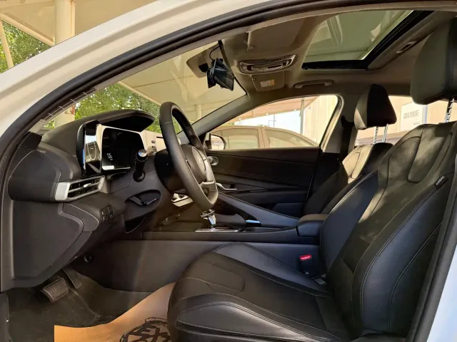 Hyundai Elantra — Фото автомобиля 9