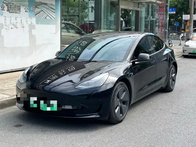 Фотография автомобиля — Tesla Model 3