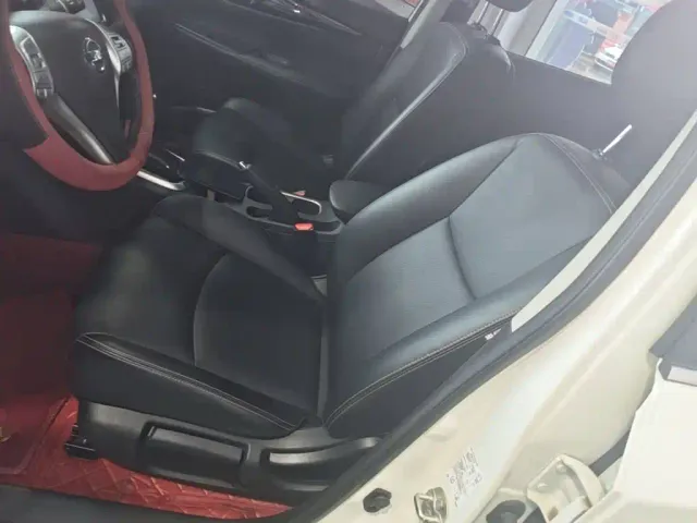 Nissan Tiida — Фото автомобиля 14