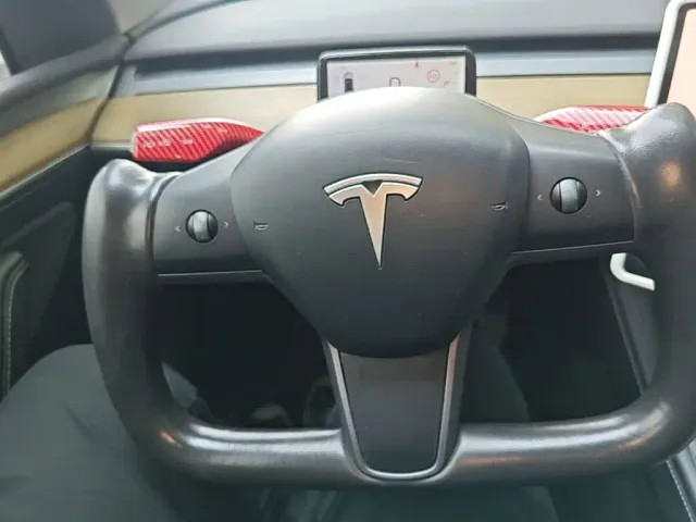 Tesla Model Y — Фото автомобиля 6