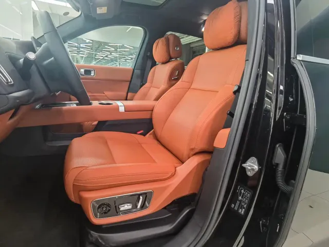 Li Auto L7 — Фото автомобиля 12