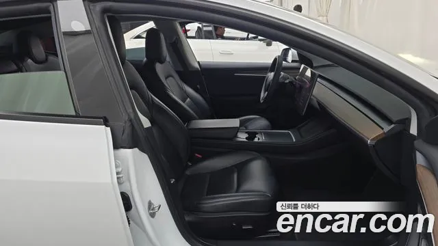 Tesla Model 3 — Фото автомобиля 12