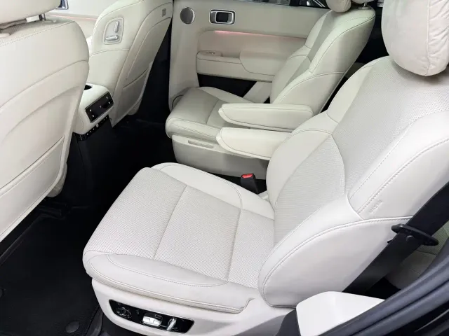 Li Auto L8 — Фото автомобиля 12