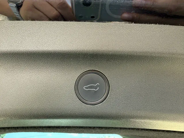 Tesla Model Y — Фото автомобиля 25