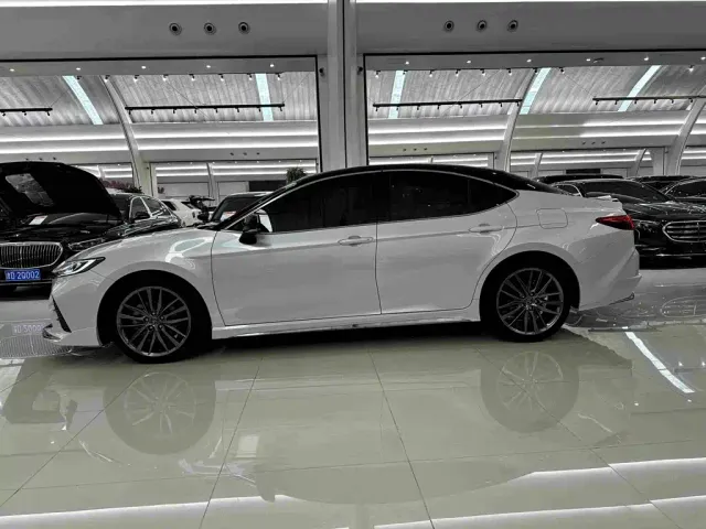 Toyota Camry — Фото автомобиля 3