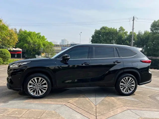 Toyota Highlander — Фото автомобиля 6