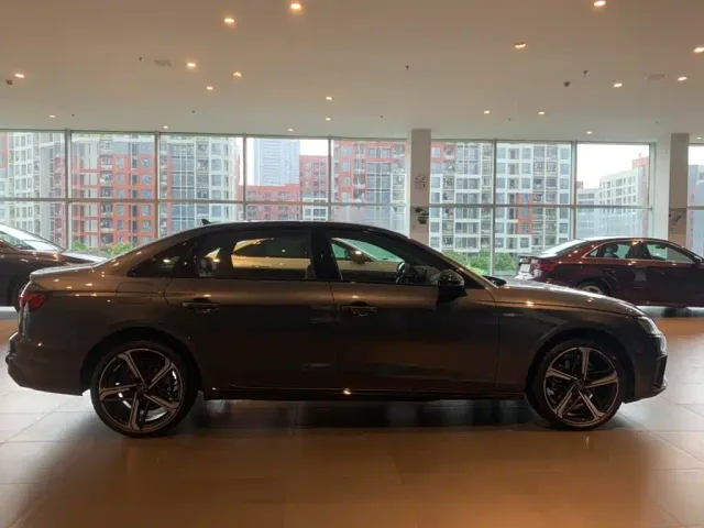 Audi A4L — Фото автомобиля 3