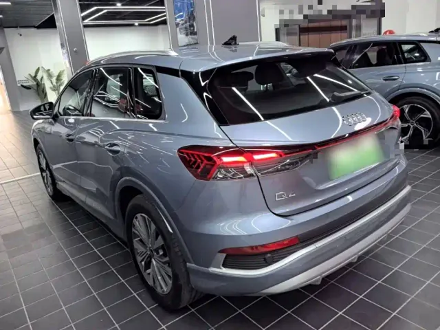 Audi Q4 e-tron — Фото автомобиля 4