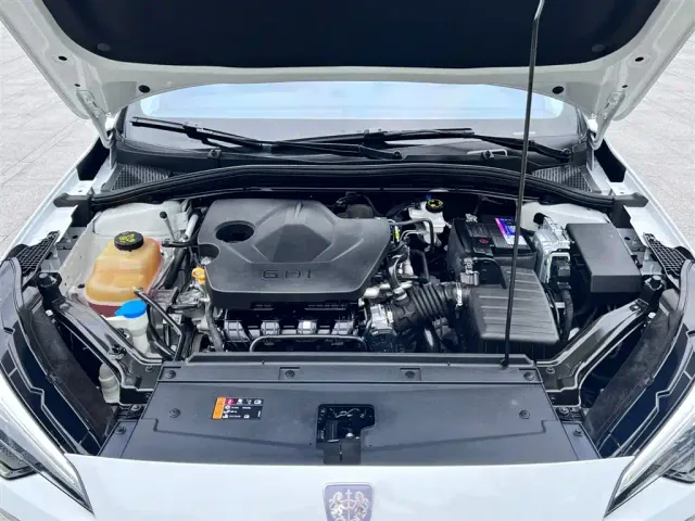 Roewe i5 — Фото автомобиля 13