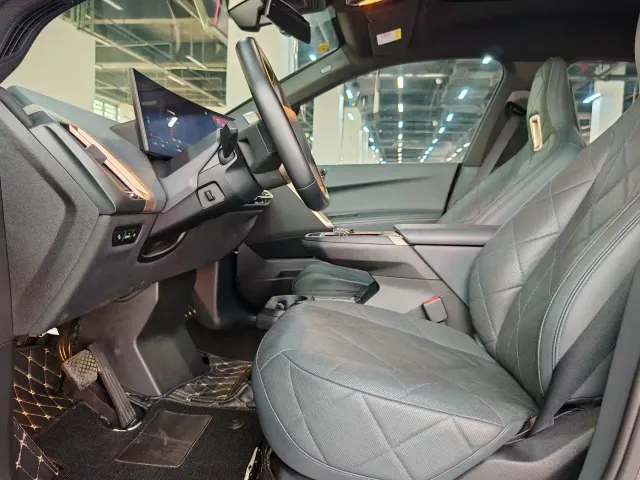 BMW iX — Фото автомобиля 13