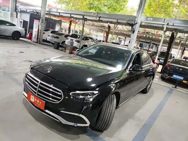 Фотография автомобиля — Mercedes-Benz E-Class