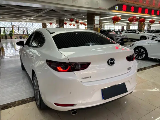 Mazda Axela — Фото автомобиля 6