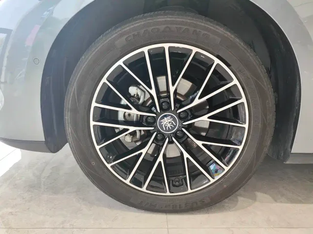 BYD Qin L — Фото автомобиля 14